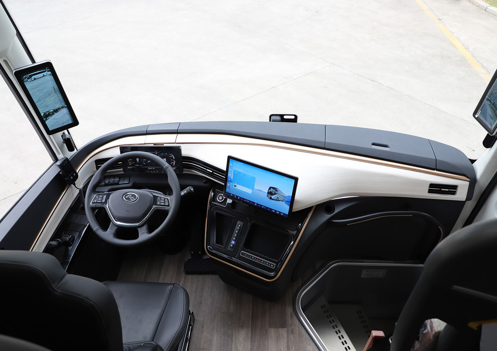 model highlights image 1