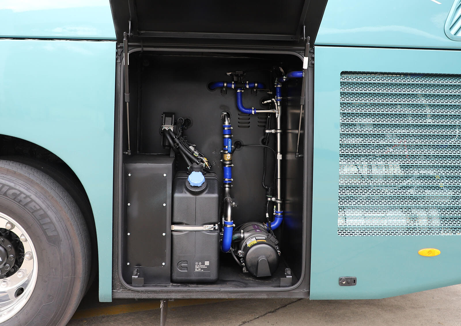 model highlights image 3