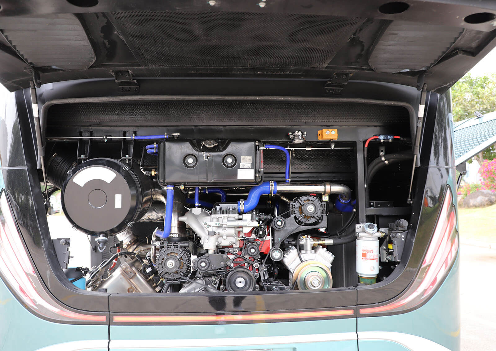 model highlights image 3